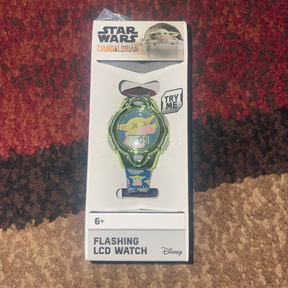 Star Wars Mandalorian kids flashing LCD watch.